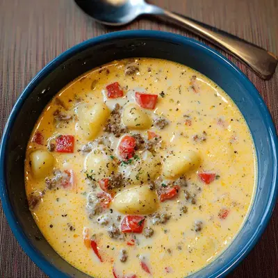 Käse-Hack-Gnocchi-Suppe: Cremiger Suppengenuss