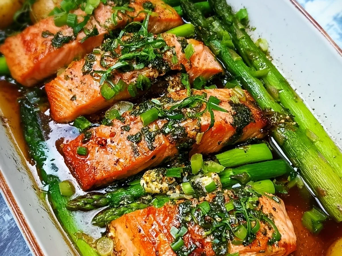 Lachsfilet gefüllt mit Spargel & Kartoffeln in Brühe - Beitragsbild