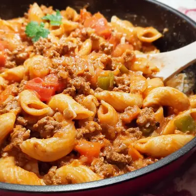 One Pot Pasta Bolognese Art: Schnell & Einfach