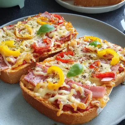 Schnelles Pizza-Toast aus dem Airfryer: Knusprig & Lecker